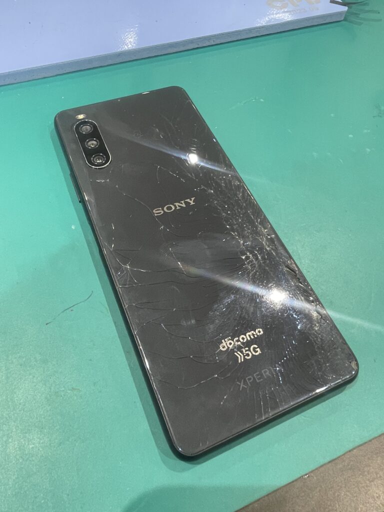 Xperia 10 Ⅳ　バックパネル割れ